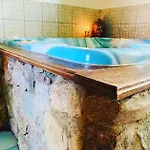 Villa Nova Suur Saunamaja, Spa-mullivanniga Vaisi