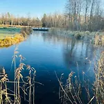 Nova Suur Saunamaja, Spa-mullivanniga Villa Vaisi