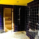 Nova Suur Saunamaja, Spa-mullivanniga Villa