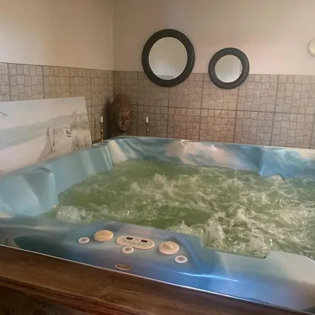 Nova Suur Saunamaja, Spa-mullivanniga Vaisi