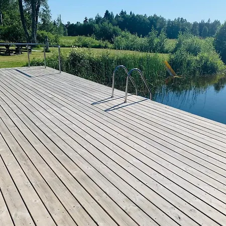 Willa Nova Suur Saunamaja, Spa-mullivanniga Vaisi